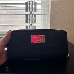 Michael Kors Jet Set Travel Women's
Wallet - Black